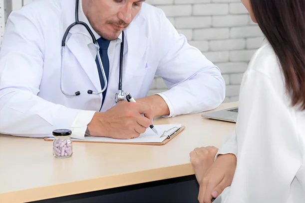 A professional tell his pricing plan and subscribe medicine to his patient